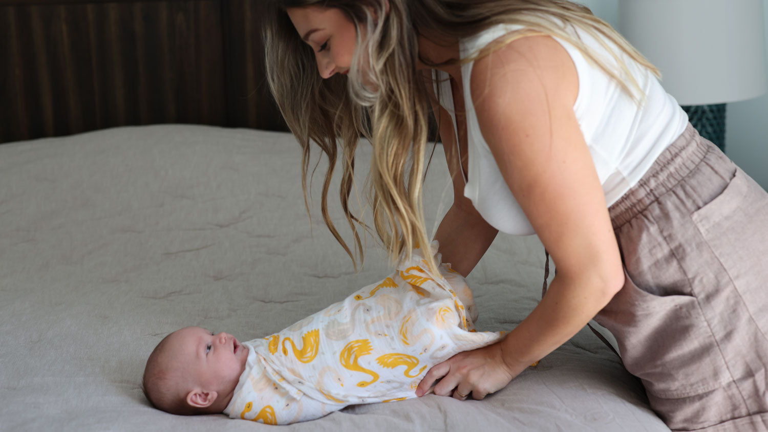 Load video: Muslin Swaddle Blanket for Newborn Baby Girl and Boy Neutral Mango Swan