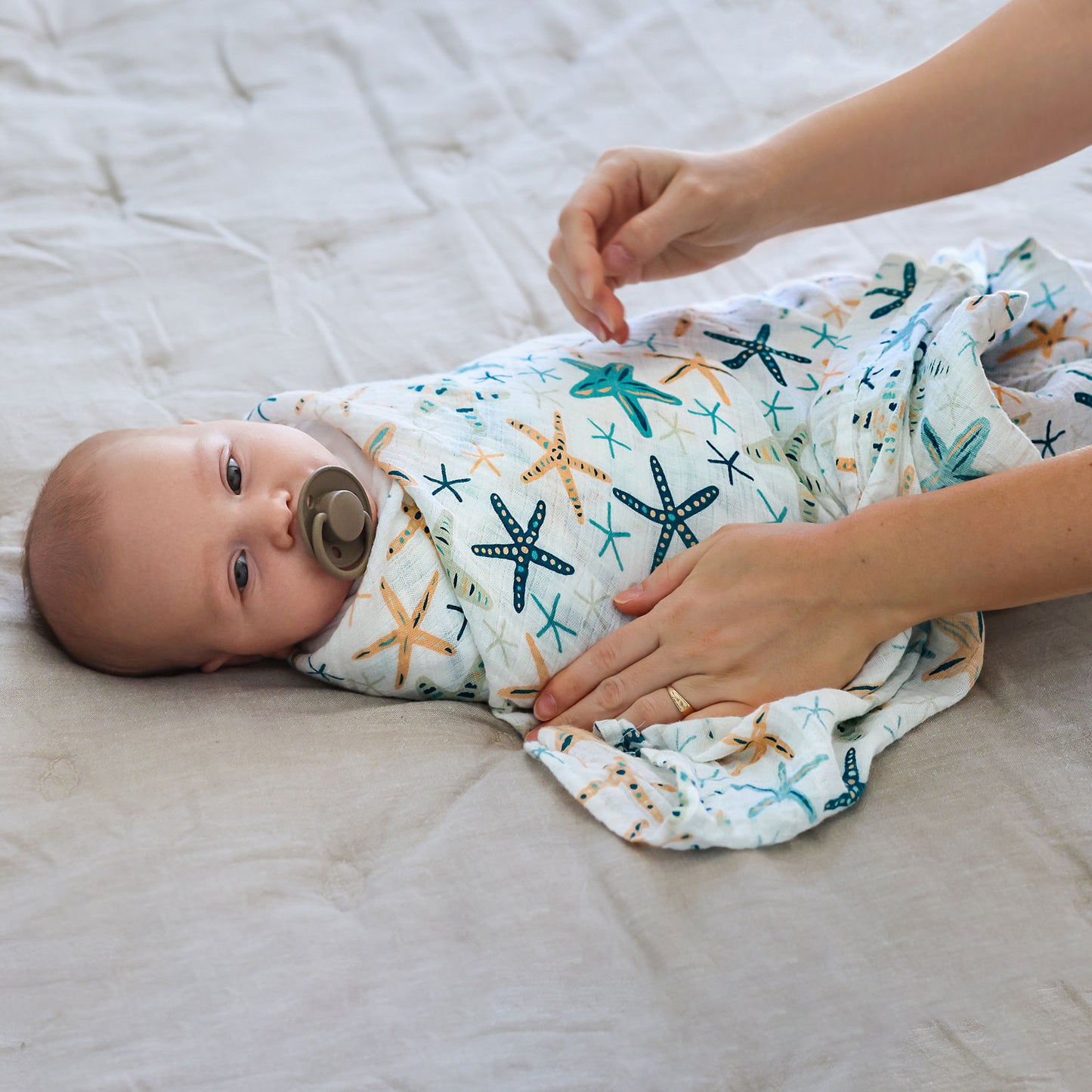 Adam Stork® Muslin Swaddle Blanket Neutral for Newborn Boys and Girls Nautical Starfish